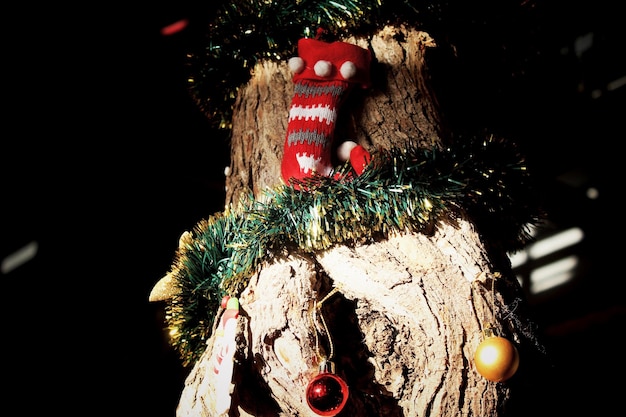 Foto close-up di decorazioni natalizie su legno