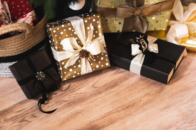 Photo close-up of christmas gifts on the floor