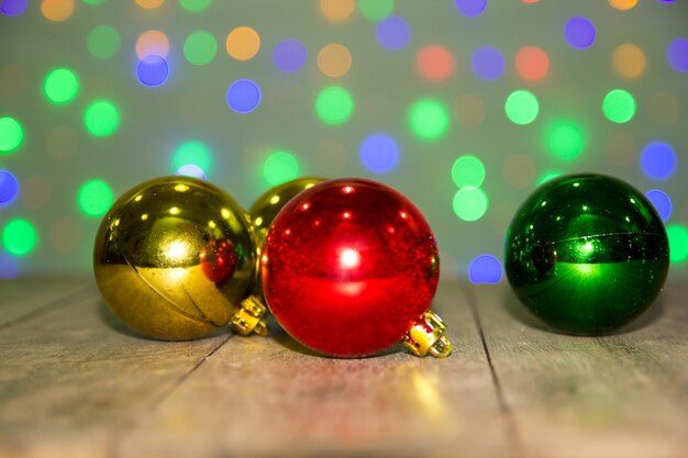 Foto close-up delle luci di natale sul tavolo