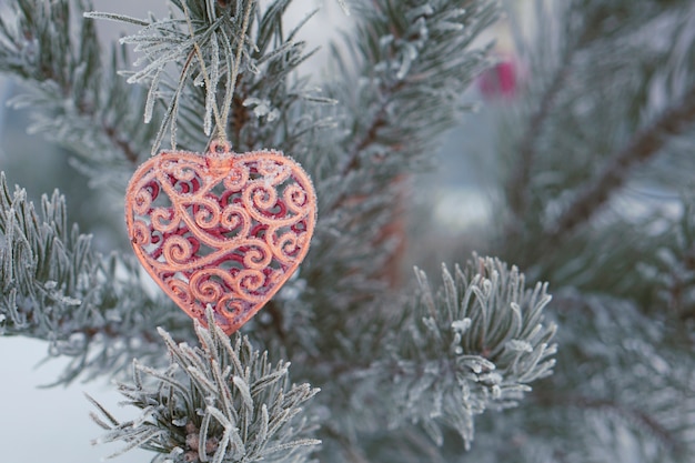 Primo piano albero di natale e palla