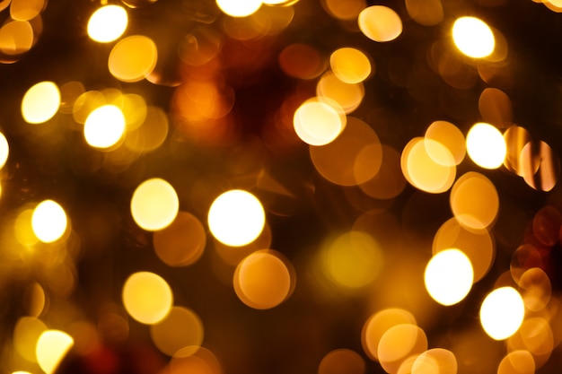 Close-up christmas tree blurred background with bokeh lights