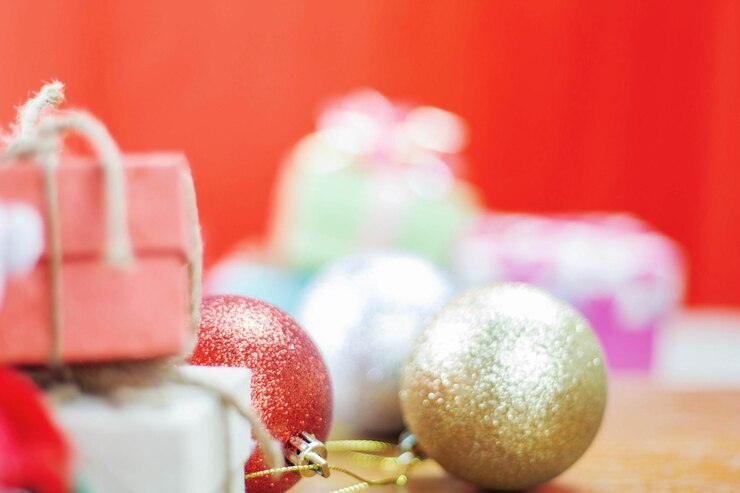 Photo テーブルの上のクリスマスツリーのクローズアップ