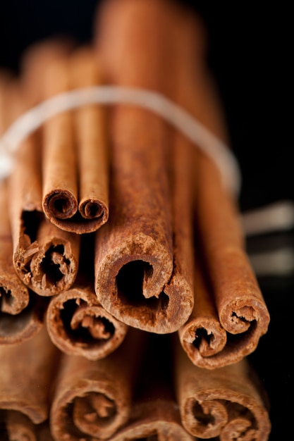 Photo close up of cinnamon sticks