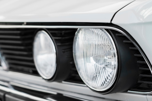 Photo close-up clean old white car