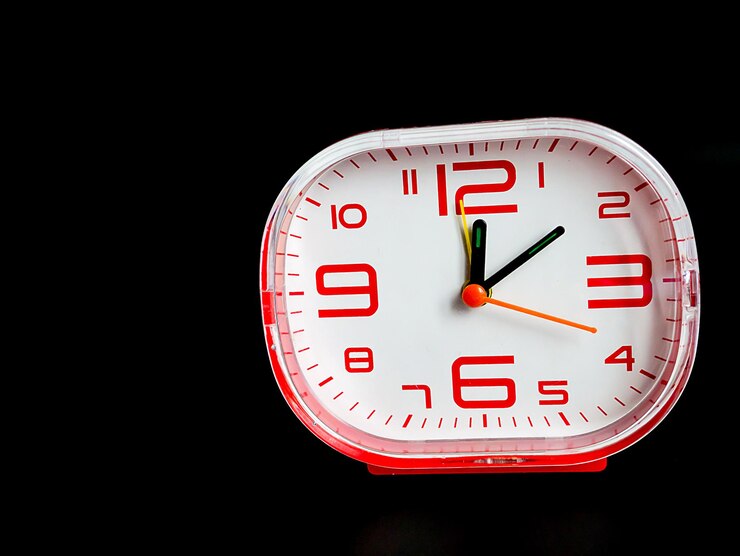 फोटो close-up of clock against black background