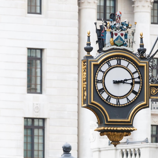 Photo close-up of clock against building