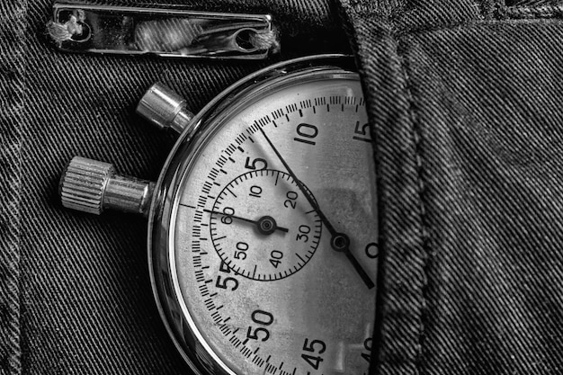 Photo close-up of clock in jeans pocket