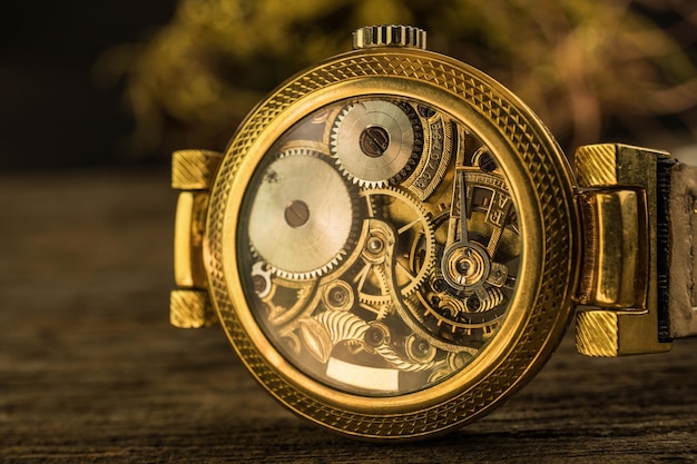 Photo close-up of clock on table