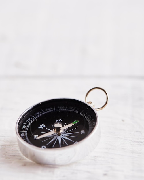 Photo close-up of clock on table