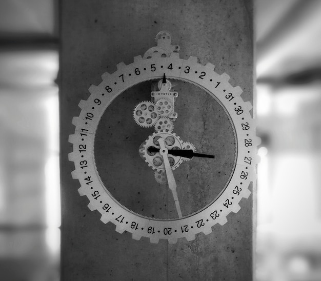 Photo close-up of clock on wall