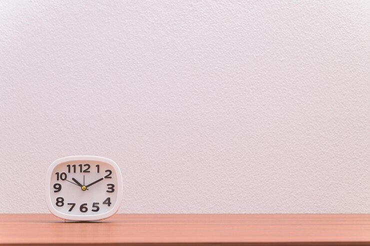 Photo close-up of clock on wall