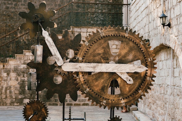 Foto prossimo piano dell'orologio sul muro