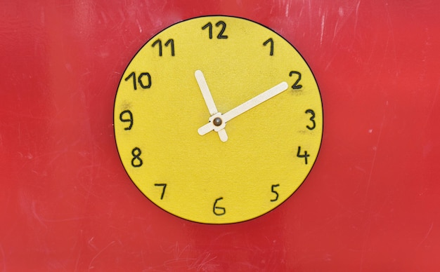 Photo close-up of clock on wall