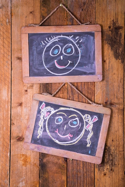 Foto prossimo piano dell'orologio in legno