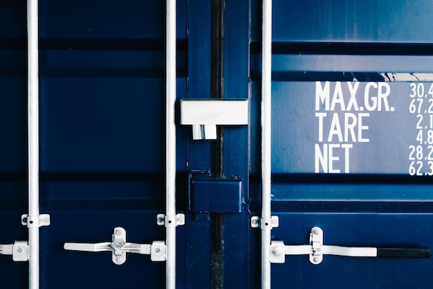 Photo close-up of closed cargo container door