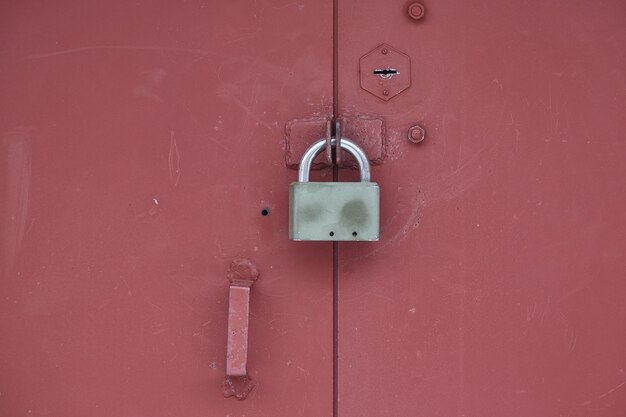 Foto close-up di una porta chiusa