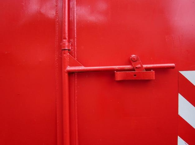 Photo close-up of closed red metallic door