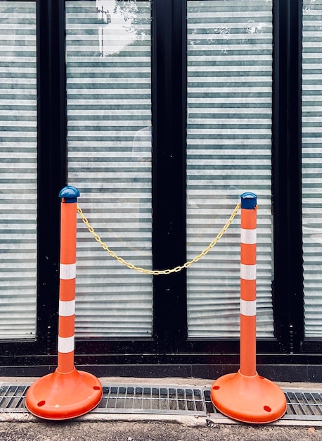 Foto prossimo piano dell'otturatore chiuso contro la parete