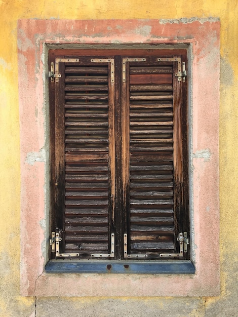 Photo close-up of closed window