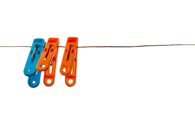 Photo close-up of clothespins hanging on clothesline against white background