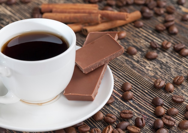 コーヒーとチョコレートのクローズアップ