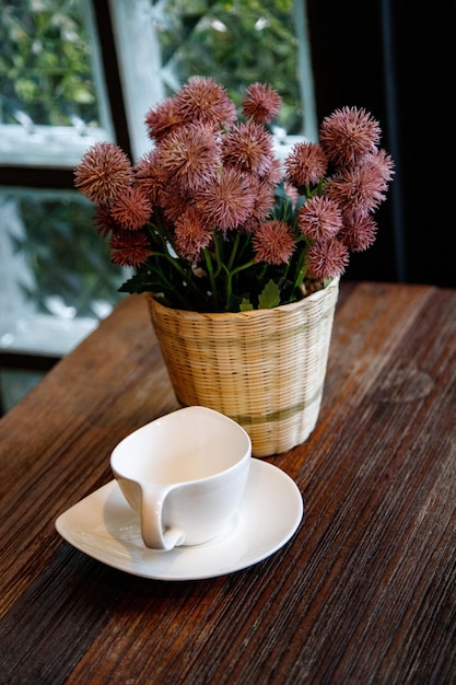 Foto close-up di una tazza di caffè sul tavolo