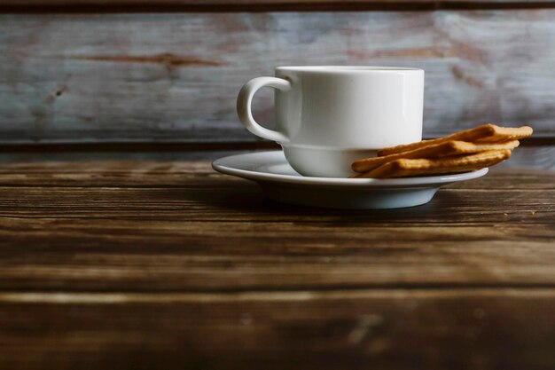 Foto close-up di una tazza di caffè sul tavolo