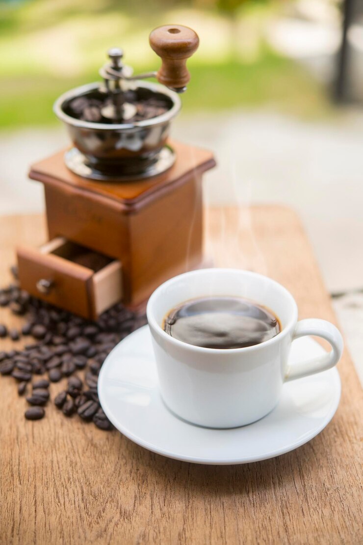Photo テーブルの上のコーヒーカップのクローズアップ