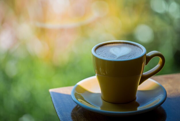 Photo close-up of coffee cup on table