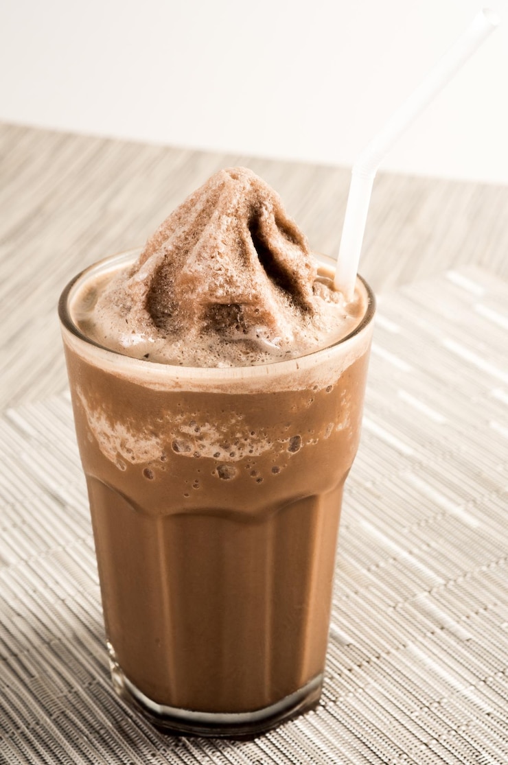 Photo テーブルの上のコーヒーカップのクローズアップ