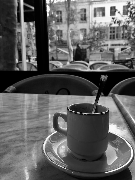 Photo close-up of coffee cup on table