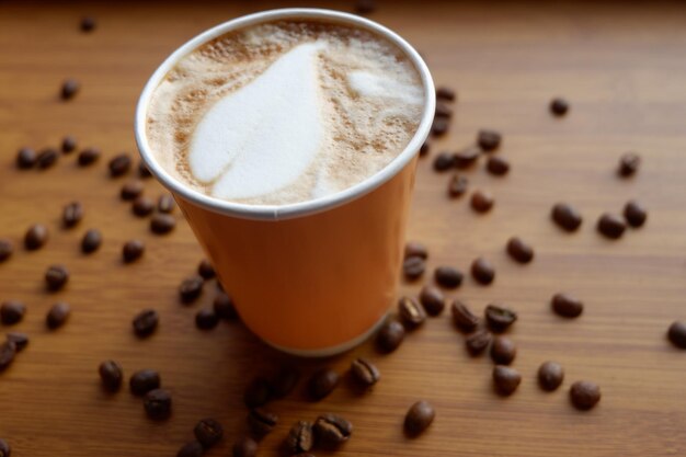 Foto close-up di una tazza di caffè sul tavolo