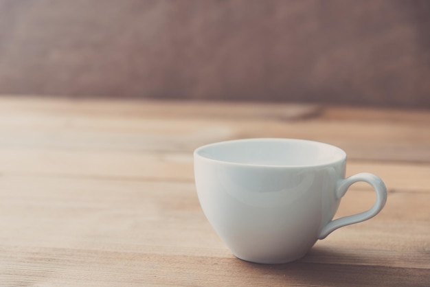 Foto close-up di una tazza di caffè sul tavolo