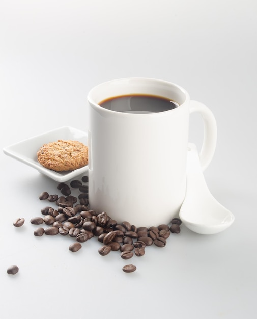 Foto close-up di una tazza di caffè sul tavolo