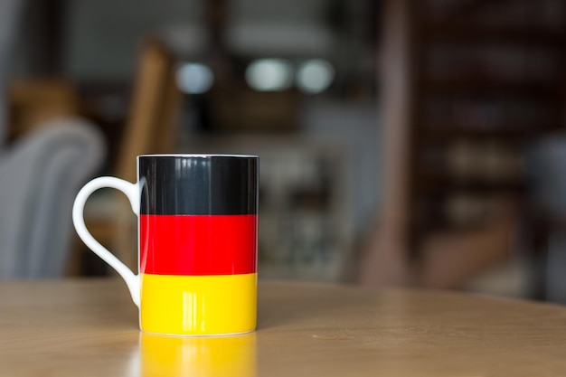 Foto close-up di una tazza di caffè sul tavolo