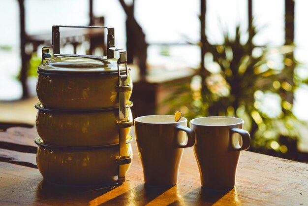 Foto close-up di una tazza di caffè sul tavolo