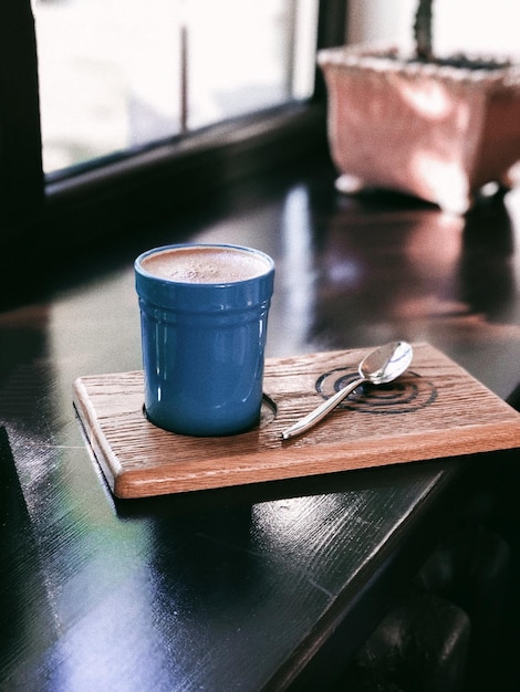 Photo close-up of coffee cup on table