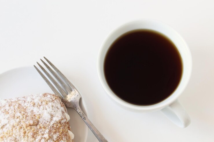 Photo テーブルの上のコーヒーカップのクローズアップ