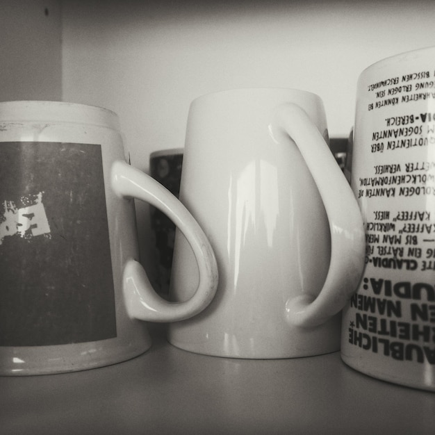 Photo close-up of coffee cup on table