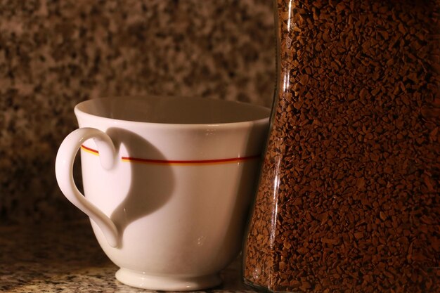 Photo close-up of coffee cup on table