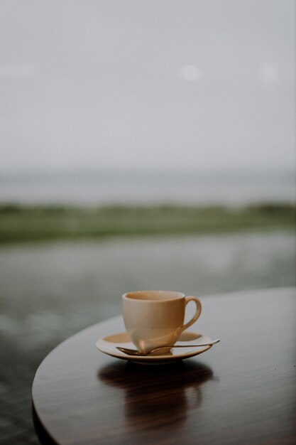 Photo close-up of coffee cup on table