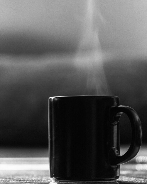 Photo close-up of coffee cup in water