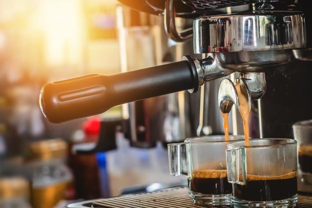 Photo close-up of coffee maker in cafe