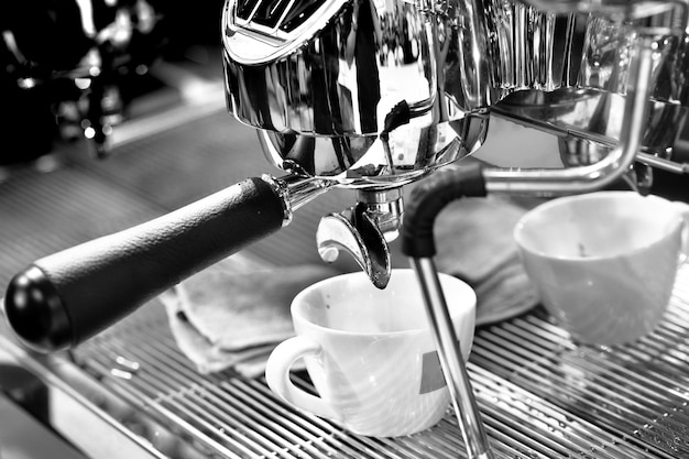 Photo close-up of coffee maker at cafe