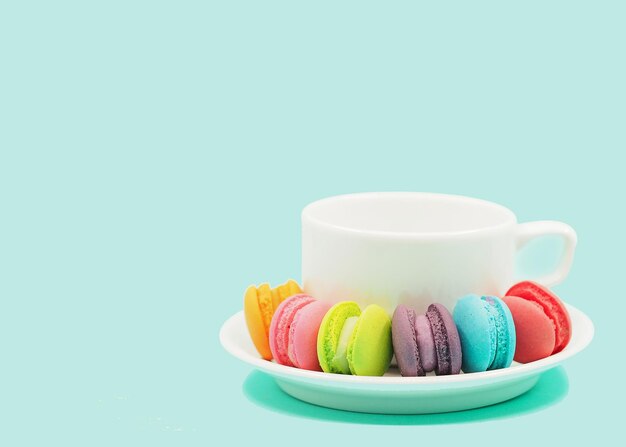 Photo close-up of coffee served on table