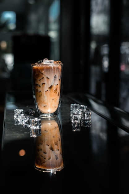 Photo close-up of coffee served on table