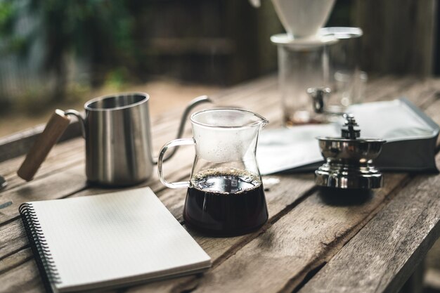 Photo close-up of coffee served on table