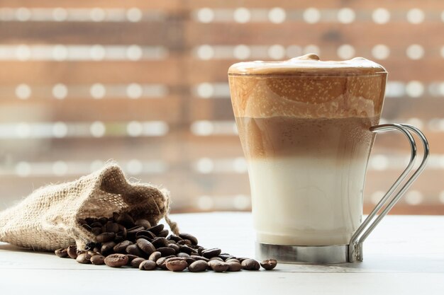 Foto prossimo piano del caffè sul tavolo