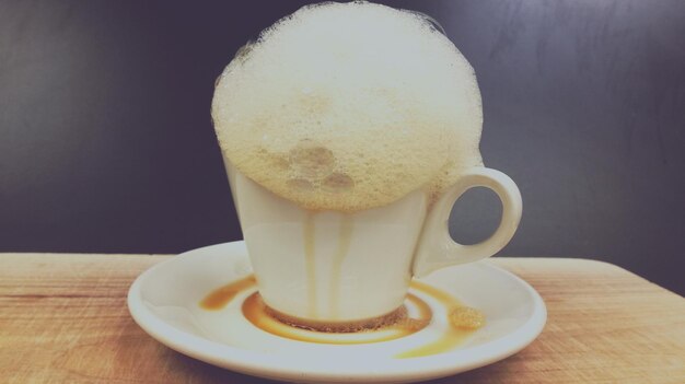 Foto prossimo piano del caffè sul tavolo