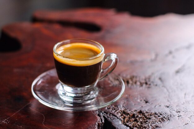 Foto prossimo piano del caffè sul tavolo